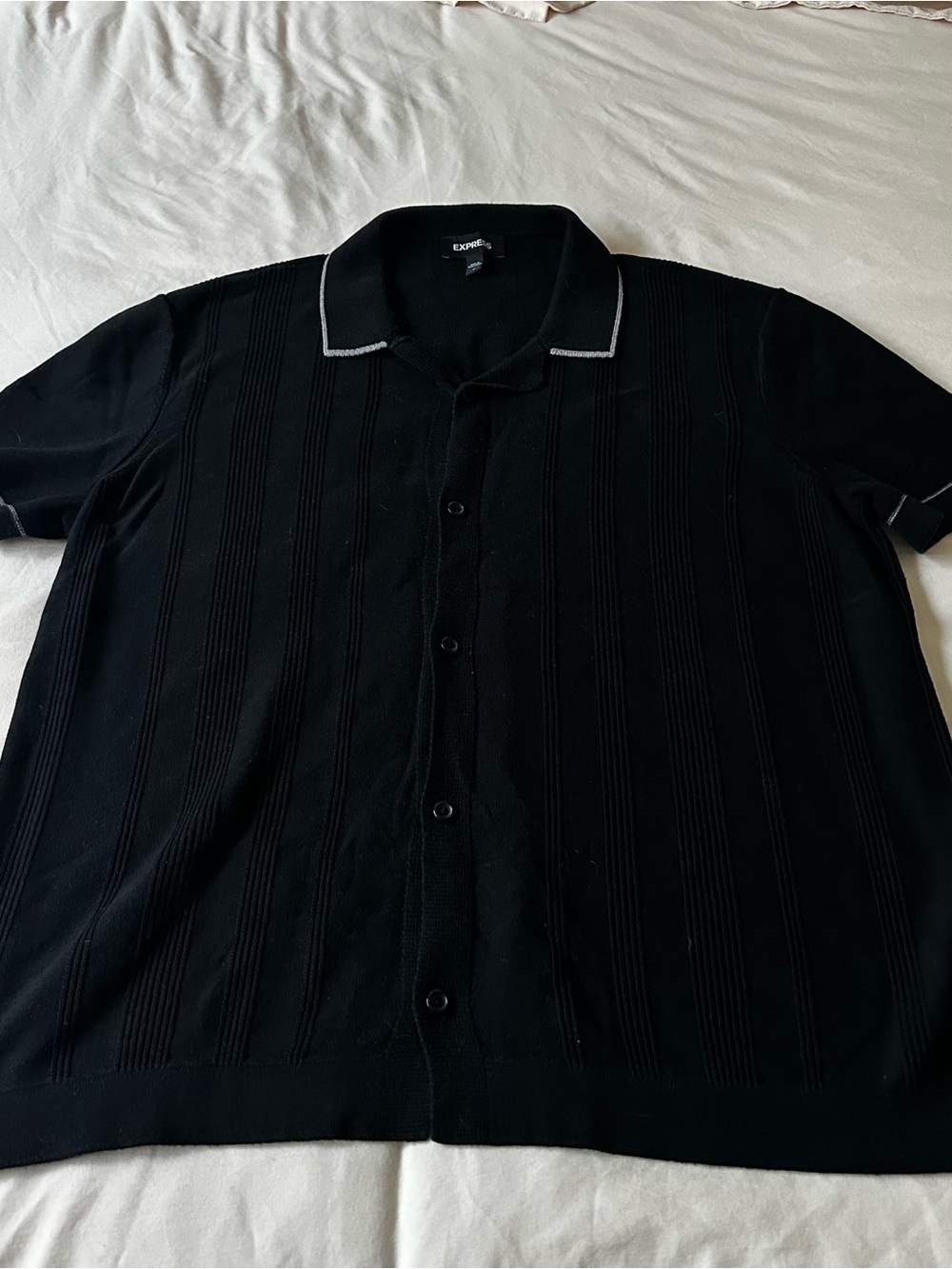 Express Short-Sleeve Button-Up - L